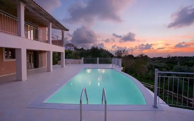 Vryonis Villa