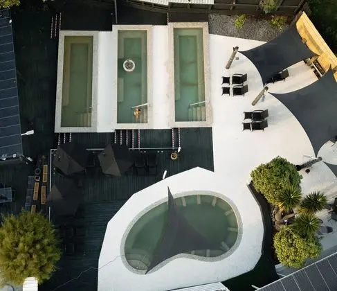 VU Thermal Lodge - Öne Çıkan Resim