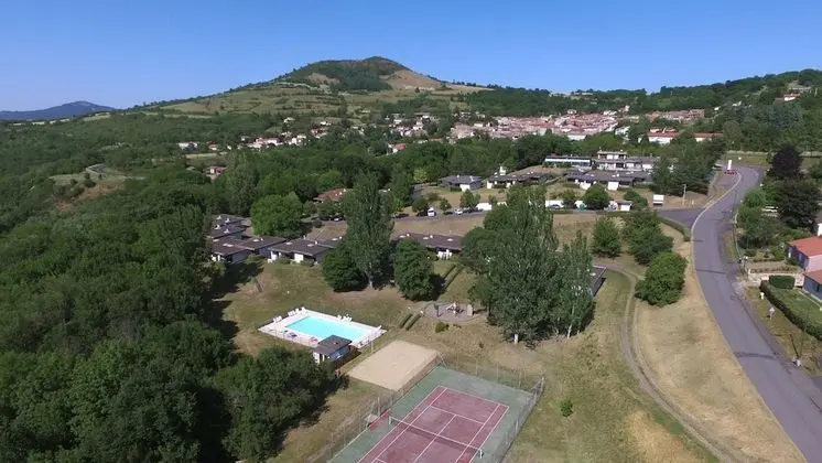 VVF Club Intense Les Volcans d'Auvergne, Parent