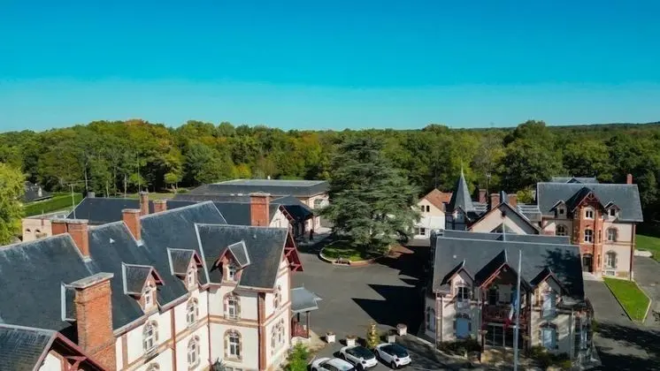 VVF Domaine de la grande Garenne à Neuvy sur Barangeon - Dış Mekan
