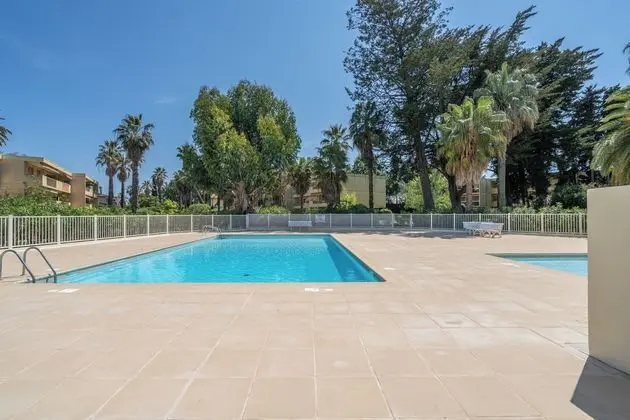 VVF Résidence Les Eucalyptus, Antibes Juan Les Pins - Havuz
