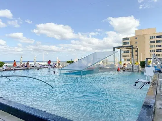 W Residences Luxury Suites Across from Fort Lauderdale Beach - Havuz