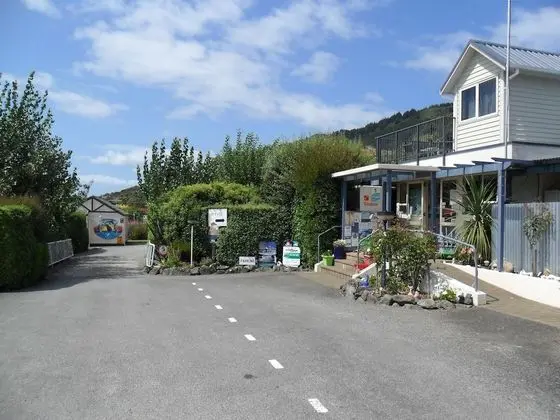 Waikawa Bay Holiday Park - Lobi