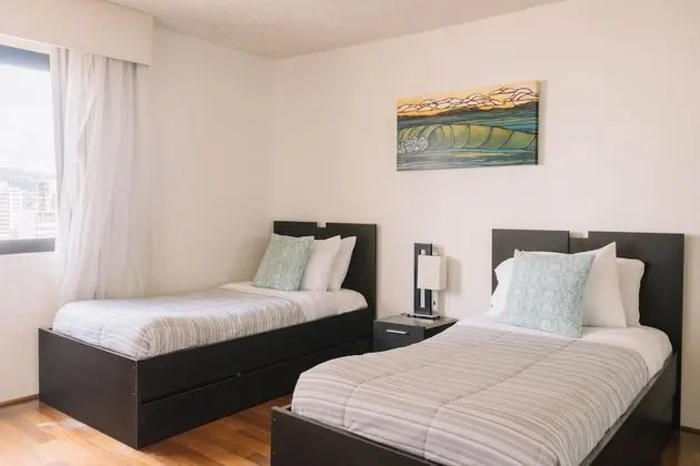 Waikiki Beach Tower 1104 2 Bedroom Condo by Redawning - Oda