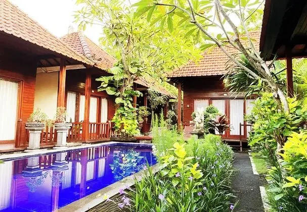 WAIT GARDEN COTTAGE