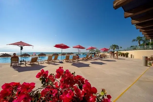 Wake Up To Sounds Of The Ocean Condo