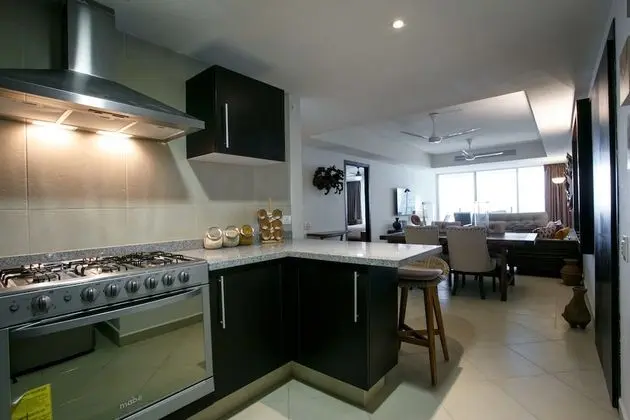 Wake Up To Sounds Of The Ocean Condo - Mutfak