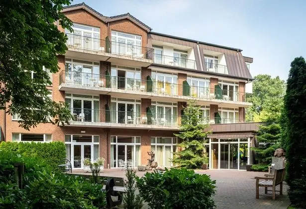 Waldhotel Tannenhäuschen - Dış Mekan