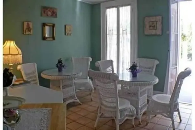 Walden Inn and Suites - İç Mekan