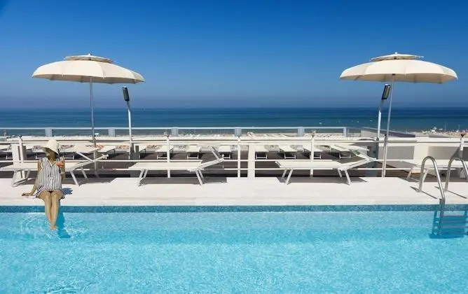 Waldorf Suite Hotel - Havuz