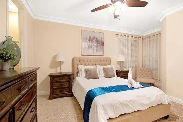 Walk to Beach Spacious Estate with Hot Tub & Game Room - Oda