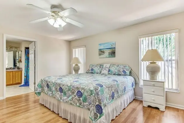 Walk to Beach, Spacious House, Huge Outside Patio - Oda