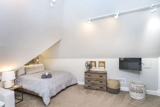 Walk to Five Points + 10 Minutes from Downtown! - Oda