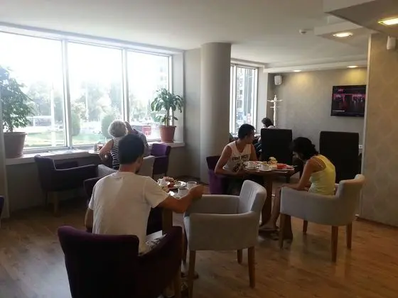 Walk In Hotel - Lobi