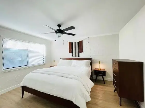 Walkable OTS Mid Century Condo-Pool - Oda