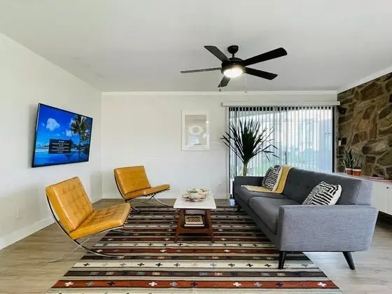 Walkable OTS Mid Century Condo-Pool - Öne Çıkan Resim