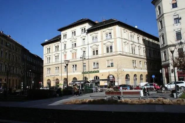 Walking Bed Budapest Hostel
