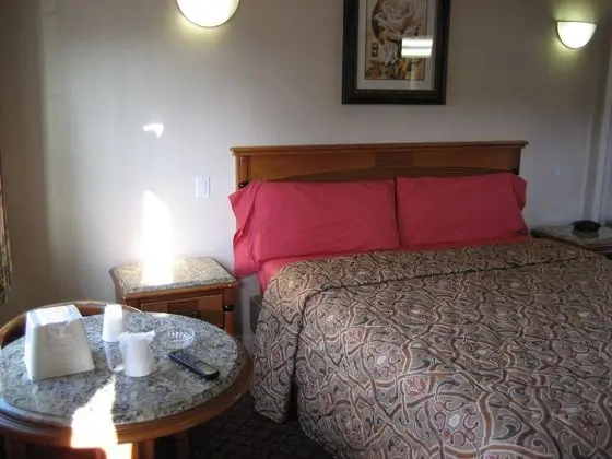Walls Motel - Öne Çıkan Resim