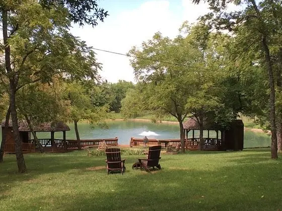Walnut Waters Bed & Breakfast - Dış Mekan