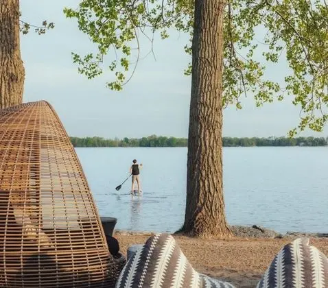 Wander the Resort - Plaj
