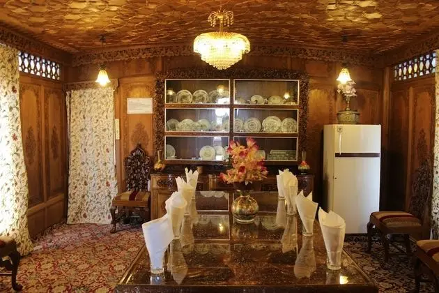 Wangnoo Worth Houseboats - Yerinde Yemek