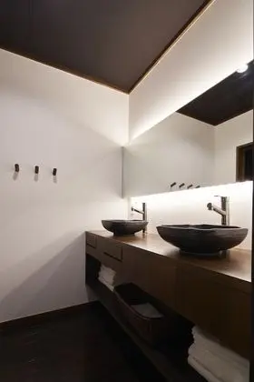 Wanoi KakunodateA Nishinomiyake Bushigura - Banyo Özellikleri