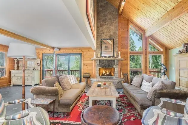 Wapiti Mountain Escape by Avantstay Commanding Views Incredible Home w/ Hot Tub!