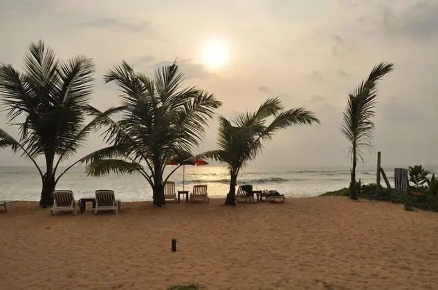 Warahena Beach Hotel