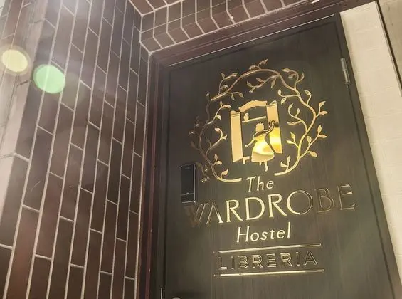 The Wardrobe Hostel Libreria