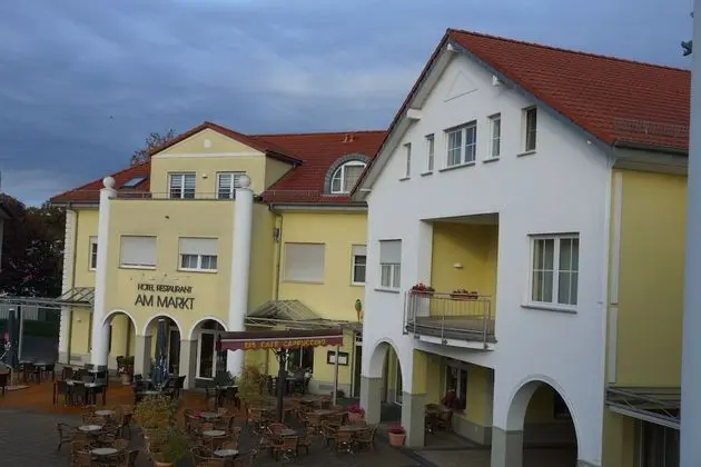 Warias Hotel & Restaurant