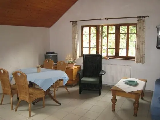 Warm Apartment in a Small Complex With Cosy Beer Garden and Small Brown Cafe - Yerinde Yemek