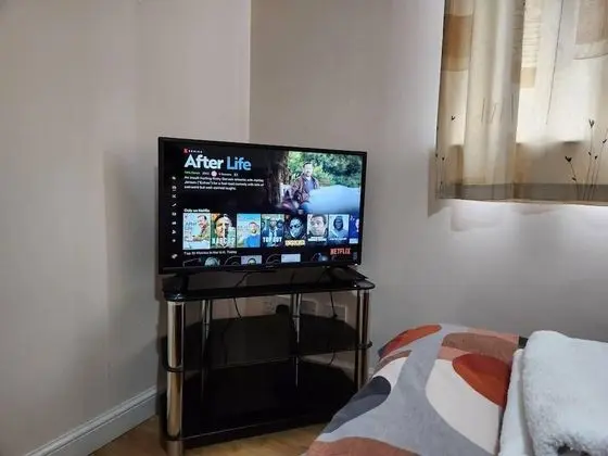 Warm City View 2-bed Apartment in Aberdeen - Oda Düzeni