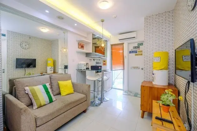 Warm And Cozy 2Br At Low Floor Bassura City Apartment - İç Mekan