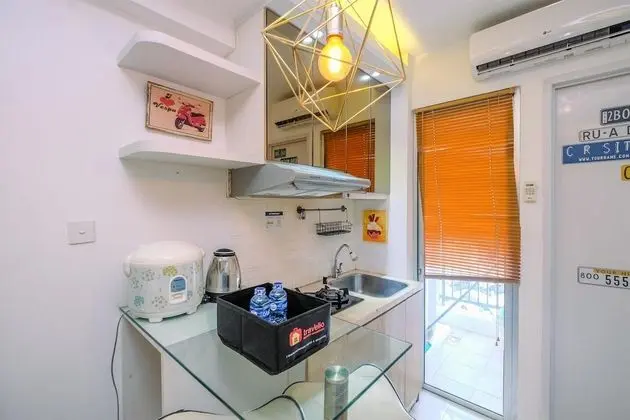 Warm And Cozy 2Br At Low Floor Bassura City Apartment - Mutfak