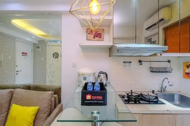 Warm And Cozy 2Br At Low Floor Bassura City Apartment - Oda Düzeni