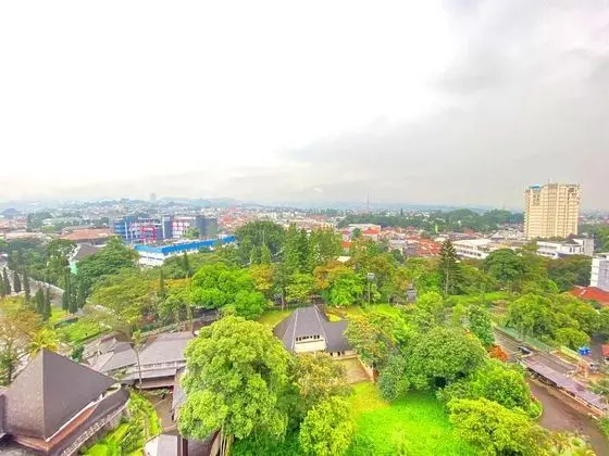 Warm And Cozy Studio At Dago Suites Apartment