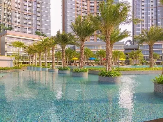Warm And Elegant 1Br At Gold Coast Apartment - Havuz