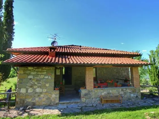 Warm Holiday Home in Ortignano With Swimming Pool - Dış Mekan