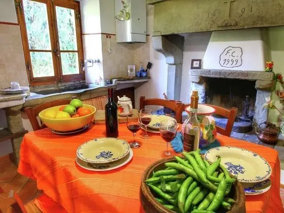 Warm Holiday Home in Ortignano With Swimming Pool - Yerinde Yemek