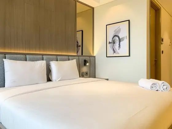 Warm And Modern Look Studio Room At Gold Coast Apartment - Öne Çıkan Resim