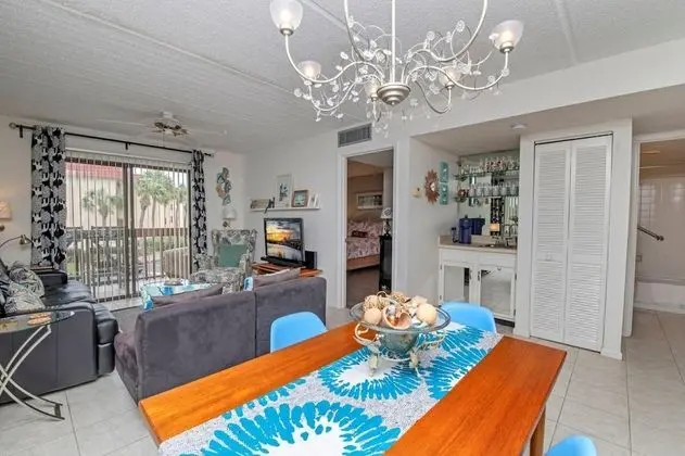 Warm Ocean Breeze and Tall Palm Trees Must be Unit 3201