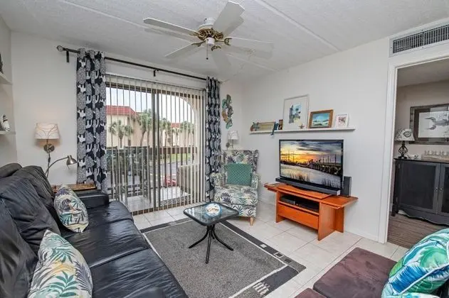 Warm Ocean Breeze and Tall Palm Trees Must be Unit 3201 - Oda