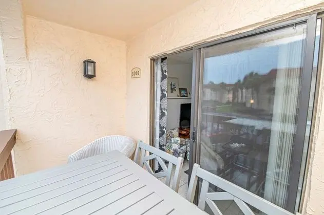 Warm Ocean Breeze and Tall Palm Trees Must be Unit 3201 - Oda