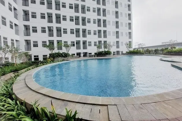 Warm And Simply Studio At Serpong Garden Apartment - Havuz