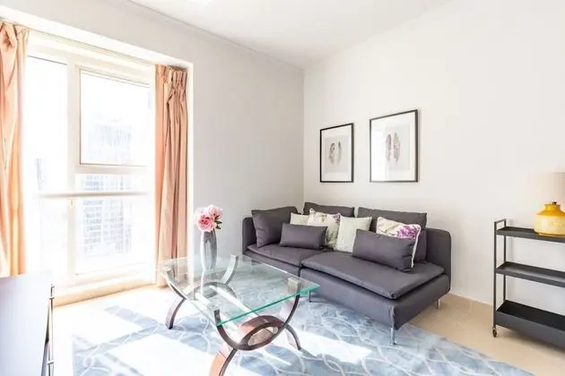 Warm & Striking Studio Apartment in the Heart of Jlt!