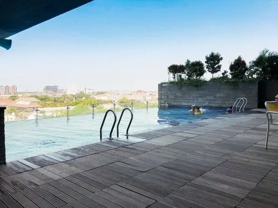 Warm Studio Apartment At Tamansari Papilio - Havuz