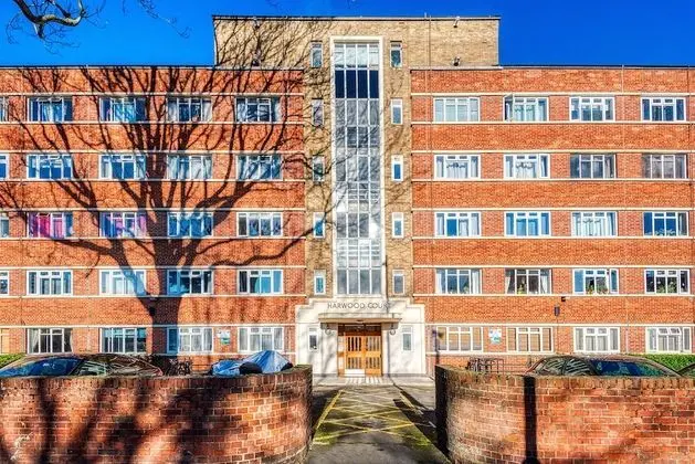 Warm and Welcoming Home in Putney by Underthedoormat
