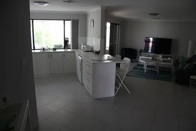 Warnbro Beach Family Accommodation - Mutfak