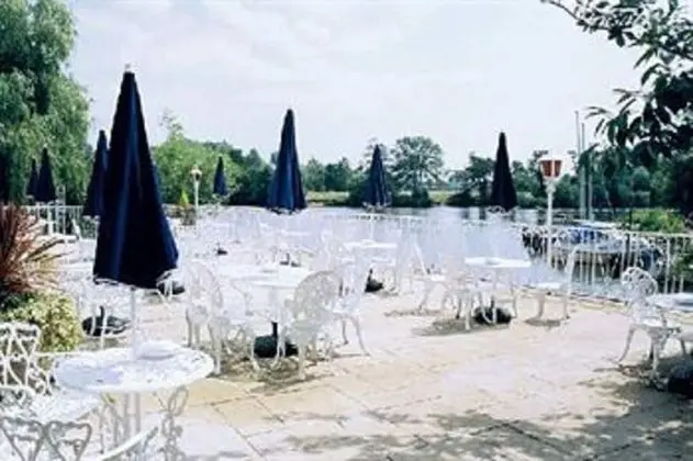 Warren Lodge Hotel - Dış Mekan