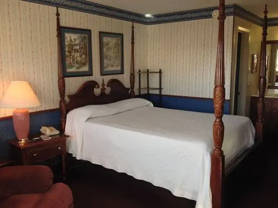 Warrick Plaza Inn - Oda